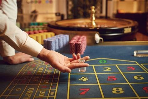 How To Become a Roulette Croupier .